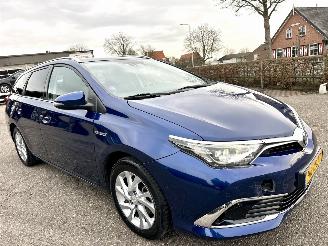 Toyota Auris Touring Sports 1.8 Hybrid 123pk aut pano - nap - navi - camera - keyless - front + park + line assist - pdc v+a picture 4