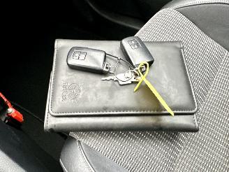 Toyota Auris Touring Sports 1.8 Hybrid 123pk aut pano - nap - navi - camera - keyless - front + park + line assist - pdc v+a picture 102