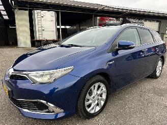 Toyota Auris Touring Sports 1.8 Hybrid 123pk aut pano - nap - navi - camera - keyless - front + park + line assist - pdc v+a picture 2