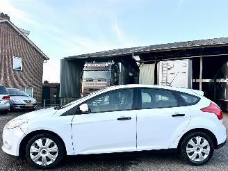 Voiture accidenté Ford Focus 1.0 Ecoboost 101pk Edition 5drs - 64dkm - airco - 51.360km distr.riem + waterpomp vernieuwd in 5/2025 2014/8