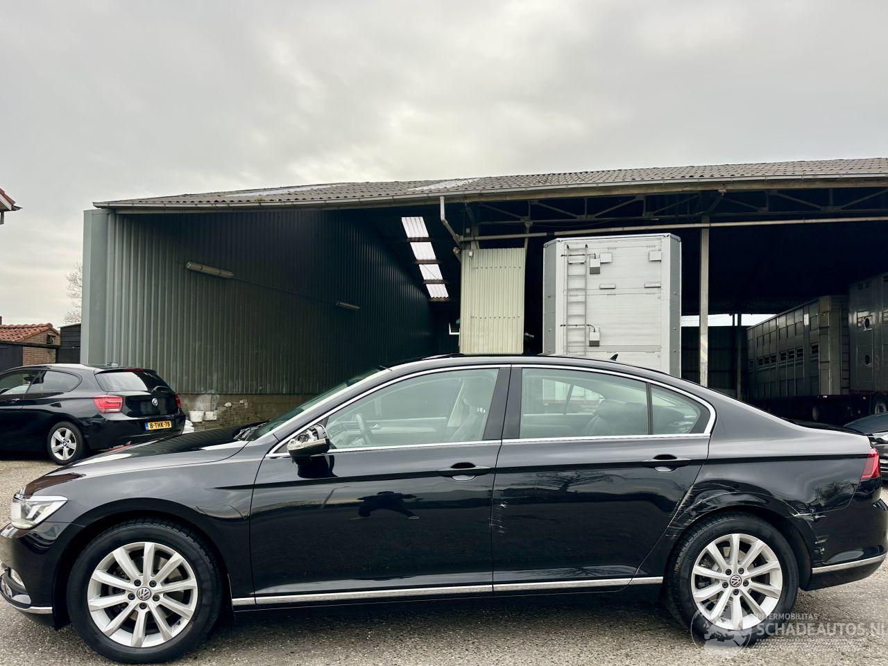 Volkswagen Passat 1.4 TSI 150pk 7-traps aut + f1 Highline sedan - navi - camera - front + line assist - stuurverw - stoelverw