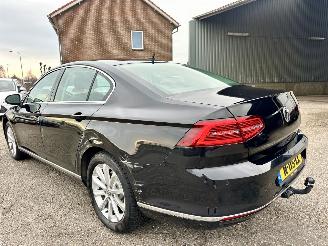 Volkswagen Passat 1.4 TSI 150pk 7-traps aut + f1 Highline sedan - navi - camera - front + line assist - stuurverw - stoelverw picture 7