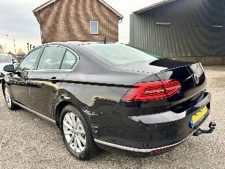 Volkswagen Passat 1.4 TSI 150pk 7-traps aut + f1 Highline sedan - navi - camera - front + line assist - stuurverw - stoelverw picture 7