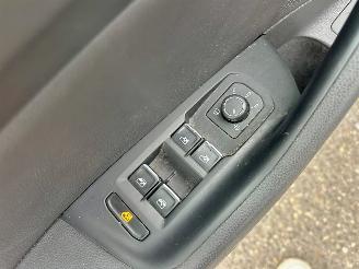 Volkswagen Passat 1.4 TSI 150pk 7-traps aut + f1 Highline sedan - navi - camera - front + line assist - stuurverw - stoelverw picture 33