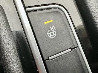 Volkswagen Passat 1.4 TSI 150pk 7-traps aut + f1 Highline sedan - navi - camera - front + line assist - stuurverw - stoelverw picture 16