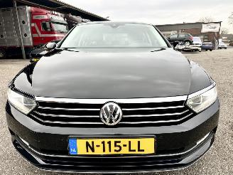 Volkswagen Passat 1.4 TSI 150pk 7-traps aut + f1 Highline sedan - navi - camera - front + line assist - stuurverw - stoelverw picture 3
