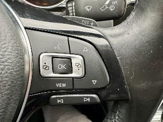 Volkswagen Passat 1.4 TSI 150pk 7-traps aut + f1 Highline sedan - navi - camera - front + line assist - stuurverw - stoelverw picture 40