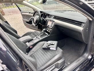 Volkswagen Passat 1.4 TSI 150pk 7-traps aut + f1 Highline sedan - navi - camera - front + line assist - stuurverw - stoelverw picture 23