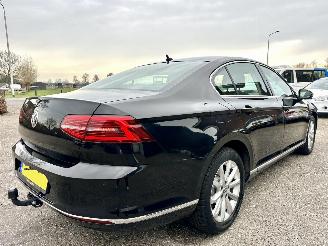 Volkswagen Passat 1.4 TSI 150pk 7-traps aut + f1 Highline sedan - navi - camera - front + line assist - stuurverw - stoelverw picture 5