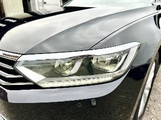 Volkswagen Passat 1.4 TSI 150pk 7-traps aut + f1 Highline sedan - navi - camera - front + line assist - stuurverw - stoelverw picture 90