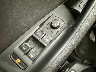 Volkswagen Passat 1.4 TSI 150pk 7-traps aut + f1 Highline sedan - navi - camera - front + line assist - stuurverw - stoelverw picture 36