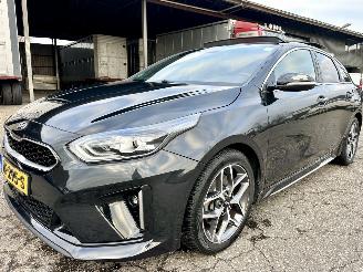 Kia Proceed 1.4 T-GDI 140pk 7-Traps aut GT-Line - nap - pano - front + line assist - stuur + stoelverw - cam - navi - keyless picture 2