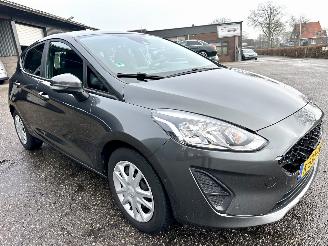 Ford Fiesta 1.0 EcoBoost Connected 5drs - 69dkm nap - navi - line + park assist - pdc v+a - airco - cruise - rijdbaar picture 4