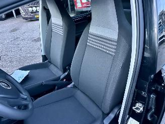 Volkswagen Up! 1.0i 65pk BMT 5drs - nap - clima - camera - cruise - pdc - licht + regensensor - line assist picture 17