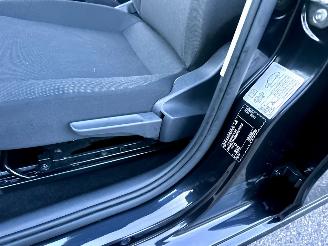 Volkswagen Up! 1.0i 65pk BMT 5drs - nap - clima - camera - cruise - pdc - licht + regensensor - line assist picture 38