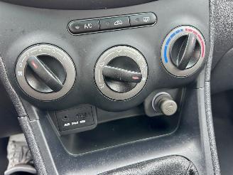 Hyundai I-10 1.1 i-Drive 69pk Cool 5drs - 62dkm nap - airco - elektr ramen - facelift - aux - usb - radio cd - rijdbaar picture 14