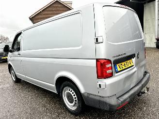 Volkswagen Transporter 2.0 TDI 150pk 6-bak euro.6 L2/H1 Highline 3Pers - nap - 1e eig - navi - airco - cruise - carplay - pdc - trekh picture 6