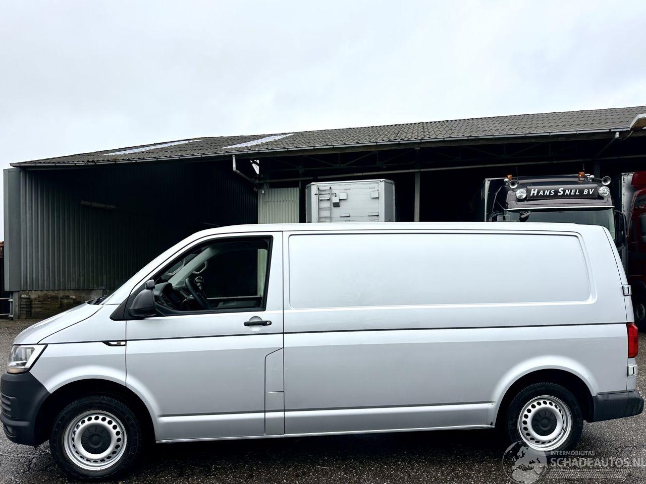 Volkswagen Transporter 2.0 TDI 150pk 6-bak euro.6 L2/H1 Highline 3Pers - nap - 1e eig - navi - airco - cruise - carplay - pdc - trekh