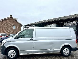 Avarii auto utilitare Volkswagen Transporter Gereserveerd 2.0 TDI 110pk L2/H1 Highline - nap - facelift - navi - airco - cruise - elektr pakket - trekh - pdc - CarPlay 2022/11