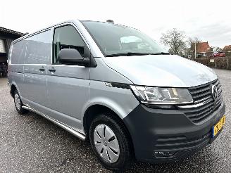 Volkswagen Transporter Gereserveerd 2.0 TDI 110pk L2/H1 Highline - nap - facelift - navi - airco - cruise - elektr pakket - trekh - pdc - CarPlay picture 3