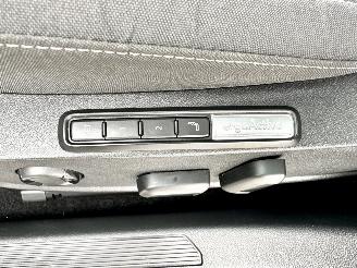 Volkswagen Golf 1.5 eTSI 162pk aut + f1 Style - nap - pano - virtual - massage - front + line + side assist - full led picture 18