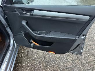 Skoda Superb 2.0 TDI 150pk 6-bak euro.6 Style Bus - nap - navi - camera - front + side + park assist - keyless entry + start picture 64