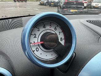 Peugeot 107 1.0-12V 68pk Urban Move - nap - airco - elektr ramen - nw apk t/m 01-2027 - toerenteller - rijdt goed picture 11