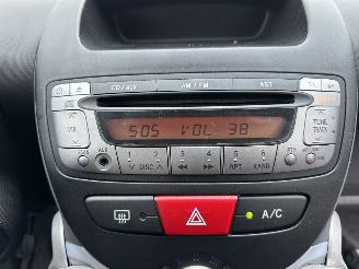 Peugeot 107 1.0-12V 68pk Urban Move - nap - airco - elektr ramen - nw apk t/m 01-2027 - toerenteller - rijdt goed picture 19