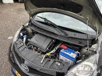 Toyota Aygo 1.0 VVT-i 68pk aut + f1 Aspiration - nap - airco - facelift - led - bleutooth - elektr ramen - slechts 75dkm picture 14
