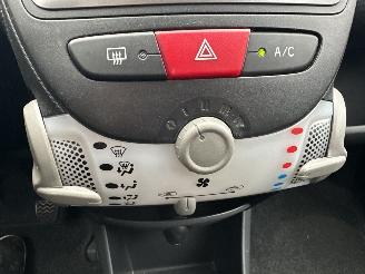 Toyota Aygo Gereserveerd 1.0 VVT-i 68pk aut + f1 Aspiration - nap - airco - facelift - led - bleutooth - elektr ramen - slechts 75dkm picture 40