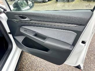 Volkswagen Golf 1.5 eTSI aut + f1 162pk R-Line - pano - hud - keyless - virtual - front + line + side + park assist picture 64