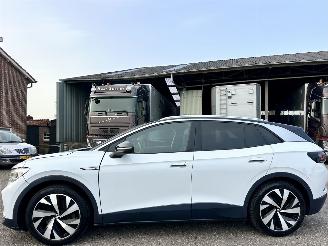 damaged passenger cars Volkswagen ID.4 77kWh 204pk aut First Edition - nap - 20 inch - navi - keyless - sfeerverl - cam - front + line assist - trekh 2020/12