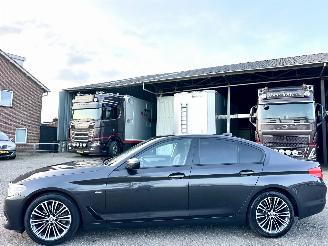 uszkodzony samochody osobowe BMW 5-serie 530i 252pk aut + f1 High Exe sedan 2018/2