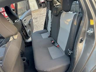 Toyota Yaris 1.0 VVT-i 69pk Comfort 5drs - nap - front + line assist - airco - bleutooth - aux - usb - stuurbediening picture 29