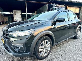 Dacia Sandero Stepway 1.0 TCe 101pk 6-bak Bi-Fuel Comfort - nap - navi - camera - side assist - lpg onderbouw fabrieksaf picture 2