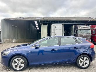 uszkodzony samochody osobowe Volvo V-40 2.0 D4 Ocean Race Business 2014/10