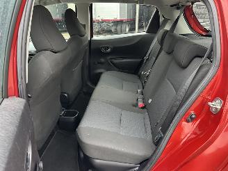 Toyota Yaris 1.5 Full Hybrid 89pk automaat Aspiration - nap - camera - clima + cruise contr - pdc - afn trek - boekjes + sleutels picture 72