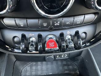 Mini Clubman Cooper 1.5T 136pk 6-traps aut - pano - nap - 1e eig - keyless entry + start - line assist - clima + cruise contr picture 24