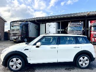 uszkodzony samochody osobowe Mini Clubman Cooper 1.5T 136pk 6-traps aut - pano - nap - 1e eig - keyless entry + start - line assist - clima + cruise contr 2015/11