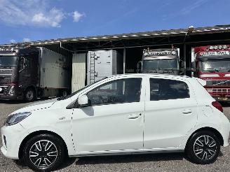 Coche accidentado Mitsubishi Space-star 1.0i 71pk Cool+ 5drs - nap - airco - elektr pakket - licht + regensensor - facelift - 4x nieuwe banden 2020/11