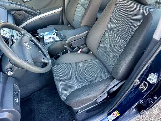 Toyota Corolla-verso 1.6 VVT-i 110pk Terra - 197dkm nap - airco - cruise contr - pdc - elektr spiegels + ramen voor - all season picture 39