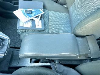 Toyota Corolla-verso 1.6 VVT-i 110pk Terra - 197dkm nap - airco - cruise contr - pdc - elektr spiegels + ramen voor - all season picture 24