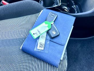 Peugeot 108 1.0 e-VTi 69pk Première CabrioTop - nap - camera - keyless entry + start - elektr dak - clima - cruise - carplay picture 40