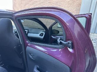 Peugeot 108 1.0 e-VTi 69pk Première CabrioTop - nap - camera - keyless entry + start - elektr dak - clima - cruise - carplay picture 37