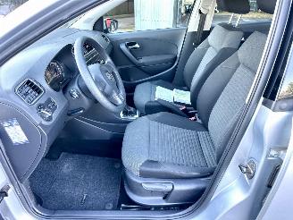 Volkswagen Polo 1.4-16V 86pk dsg aut Comfortl 5drs - nap - airco - cruise - 4x elektr ramen - esp - boekjes + 2x sleutels op afstandbed picture 44