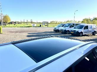 Toyota Auris Touring Sports 1.8 Hybrid 123pk aut - pano - nap - camera - navi - keyless start - parelmoer - privacy glass - org nl picture 8