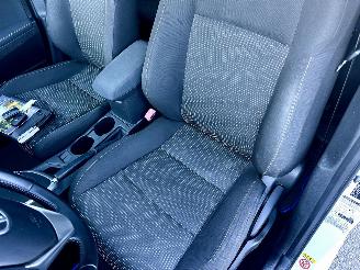 Toyota Auris Touring Sports 1.8 Hybrid 123pk aut - pano - nap - camera - navi - keyless start - parelmoer - privacy glass - org nl picture 52