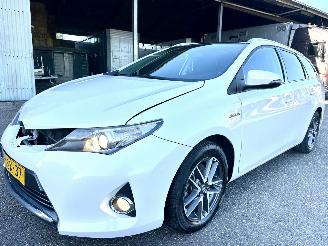 Toyota Auris Touring Sports 1.8 Hybrid 123pk aut - pano - nap - camera - navi - keyless start - parelmoer - privacy glass - org nl picture 2