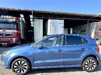 Schadeauto Volkswagen Polo 1.0 TSI 95pk BlueMotion Edition 5drs - nap - navi - airco - cruise - lmv - 4x elektr ramen - privacy glass 2015/1