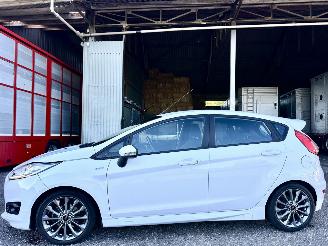 Unfallwagen Ford Fiesta 1.0 EcoBoost ST-Line 5drs - nap - navi - airco - cruise - zwarte hemel - pdc - trekh - licht + regensensor 2016/9